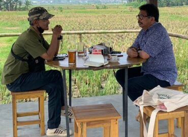 Dr. Hipo Discussed with Orin, the Initiator of the “Oath of Service” Practice in Mangliawan Village