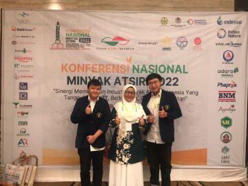 Adi Kurnia Soesantyo, Jonathan Linggadiputra dan Dr. Elvina Dhiaul Iftitah, M.Si.