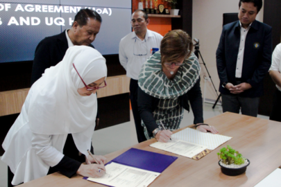 MOA Signing between Hamamah, Ph.D. (Dean of FCS UB) and Prof. Heather Zwicker (HASS UQ Dean)