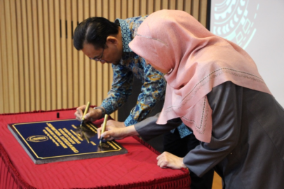 Signing of the Plaque for the Launching of the Center of Excellence Supporting Facilities