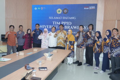 Foto Bersama dengan Wakil Rektor IV dan Bagian PPID Universitas Tirtayasa Banten