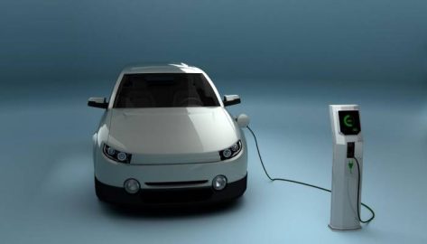 Ilustri pengisian baterai pada kendaraan listrik