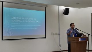 Foto: Dr. Shamshul Bahri bin Zakaria, dosen FBE Universiti Malaya (Malaysia) memberikan materi AI.