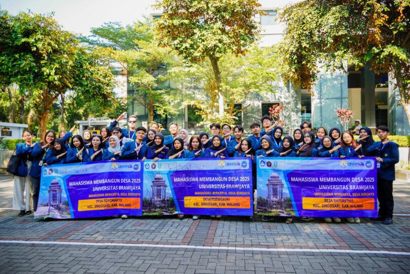Foto Mahasiswa MMD yang Datang Setelah Melakukan Kegiatan Pengabdian di 76 Desa